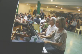 L' Orchestre  cordes des Ateliers Musicaux Nicolas Verdon, en concert le Samedi 21 Juin 2008, au l'Espace Jeunes de Loudun dans la Vienne (86),  55 km de Poitiers, 25 km de Chinon, 25 km de Thouars, 45 de Saumur, 50 km de Chatellerault.